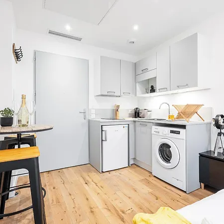 Apartman Charming Center 108 *