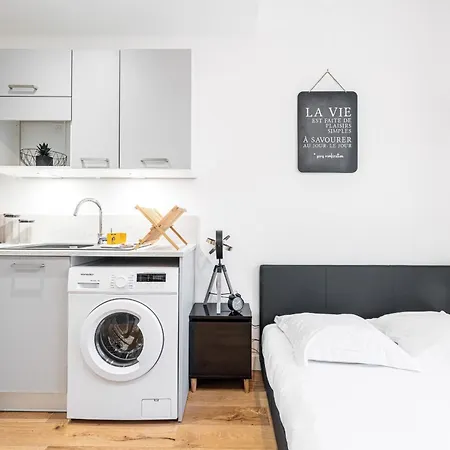 Charming Center 108 *